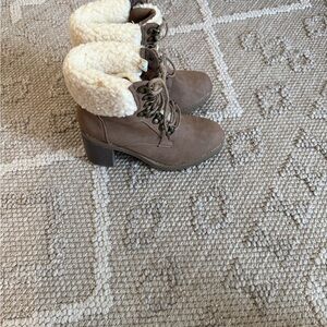 Cozy Brown Ankle Boots with Faux Fur